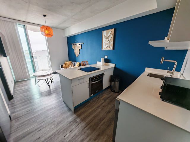 Alquiler de apartamento amoblado con parqueo y bodega, piso 22, Torre Scret Sabana — foto 2 de 5