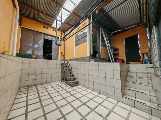 Venta de propiedad con una Bodega, ideal para desarrollo de apartamentos, San Antonio de Coronado — foto 1 de 5