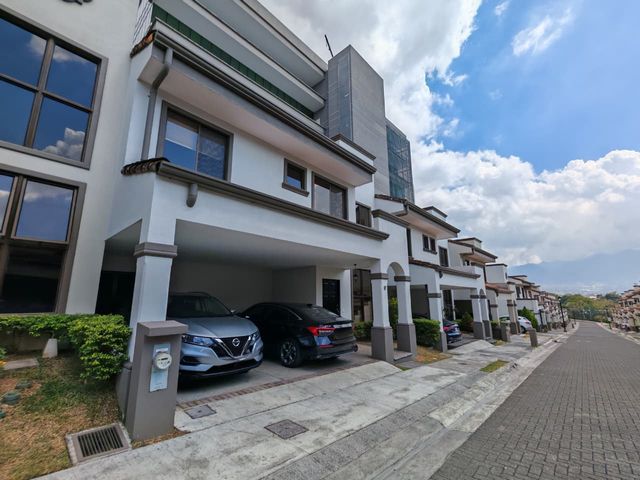 Venta de casa en condominio Atocha, Lagunilla de Heredia — foto 4 de 5