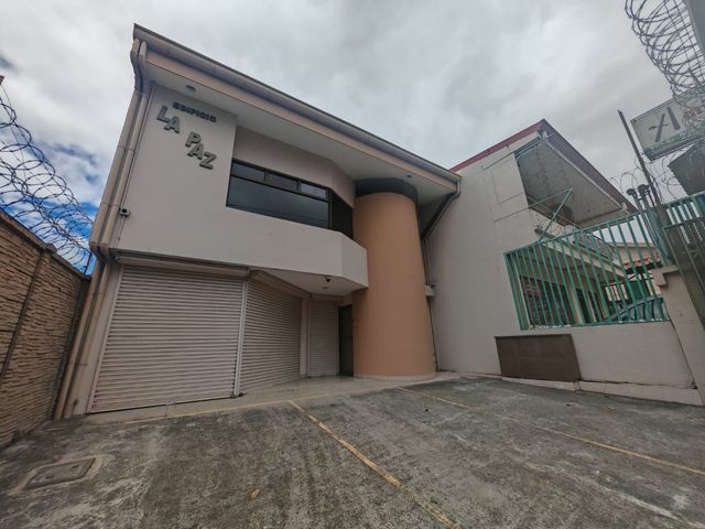 Alquiler de local comercial con excelente ubicación en El Carmen de Guadalupe — foto 1 de 5