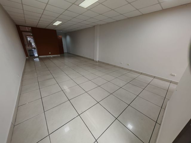 Alquiler de local comercial con excelente ubicación en El Carmen de Guadalupe — foto 2 de 5