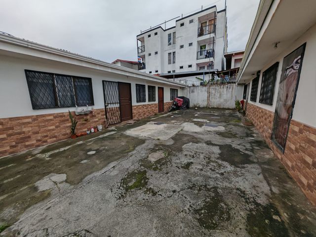 Venta de propiedad con local y apartamentos en San Isidro de Coronado — foto 5 de 5