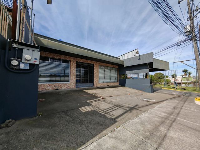 Venta de propiedad con local y apartamentos en San Isidro de Coronado — foto 2 de 5