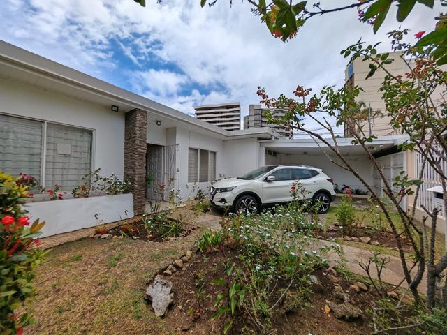 Venta de casa con 419 m2 de lote en Nunciatura, San José — foto 1 de 5