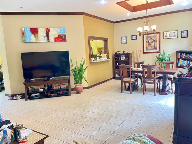 House with beautiful garden and super location — photo 4 of 8