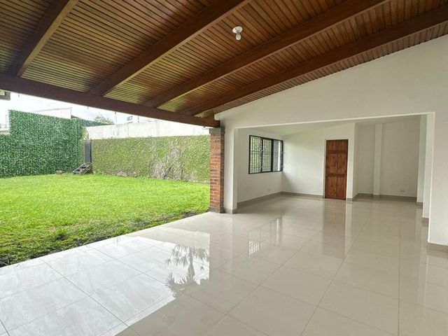 Casa linda grande Rohrmoser remodelada residencia / oficinas, terraza patio verde oficina 4 cuartos — photo 10 of 15