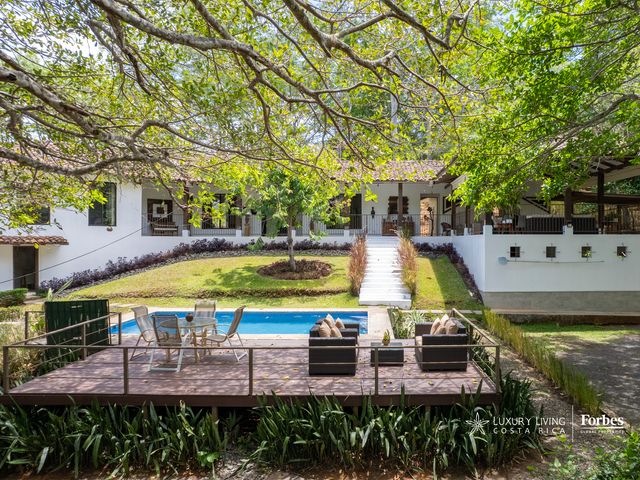 20423–PRECIO SUPER REDUCIDO/Casa con terreno, piscina y casa huéspedes — photo 1 of 21