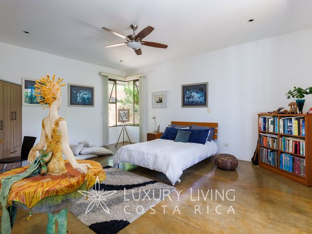 20423–PRECIO SUPER REDUCIDO/Casa con terreno, piscina y casa huéspedes — photo 9 of 21