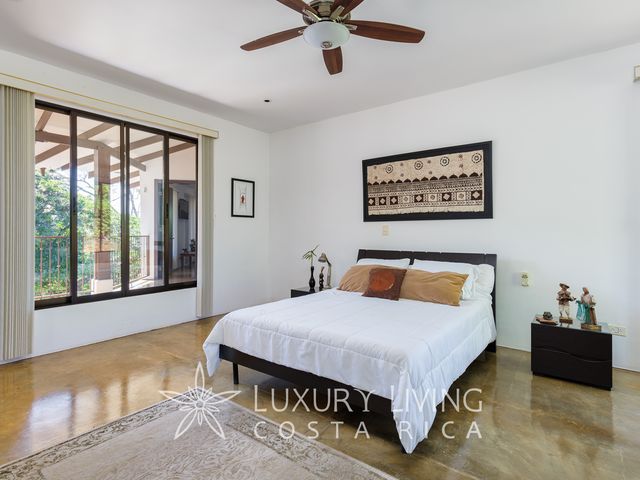 20423–PRECIO SUPER REDUCIDO/Casa con terreno, piscina y casa huéspedes — photo 10 of 21