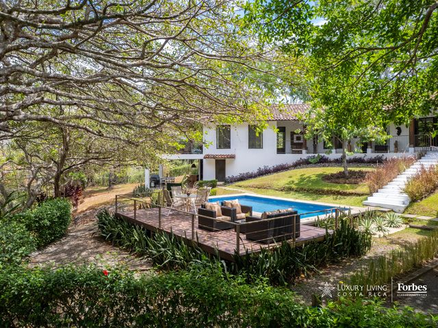 20423–PRECIO SUPER REDUCIDO/Casa con terreno, piscina y casa huéspedes — photo 2 of 21