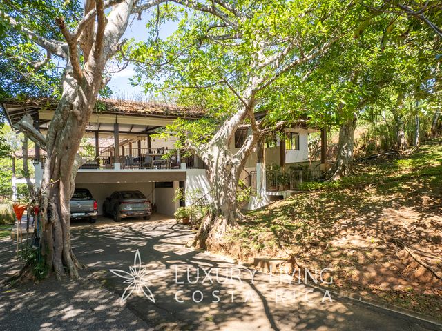 20423–PRECIO SUPER REDUCIDO/Casa con terreno, piscina y casa huéspedes — photo 3 of 21