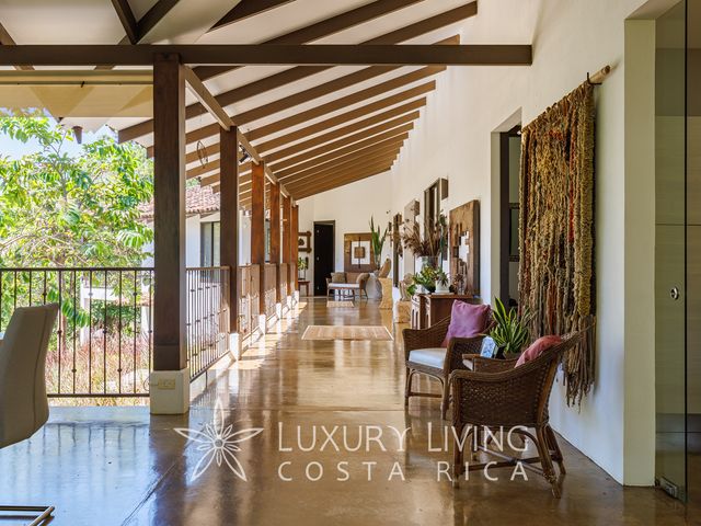 20423–PRECIO SUPER REDUCIDO/Casa con terreno, piscina y casa huéspedes — photo 6 of 21
