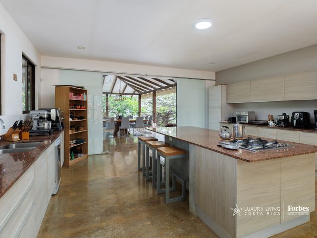 20423–PRECIO SUPER REDUCIDO/Casa con terreno, piscina y casa huéspedes — photo 7 of 21