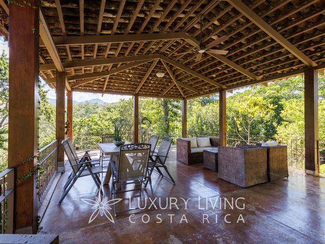 20423–PRECIO SUPER REDUCIDO/Casa con terreno, piscina y casa huéspedes — photo 20 of 21