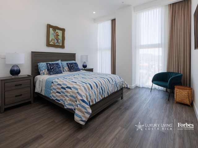 21319 - Penthouse Dúplex, 4 dor. y Vistas Panorámicas, Avenida Escazú — photo 12 of 18