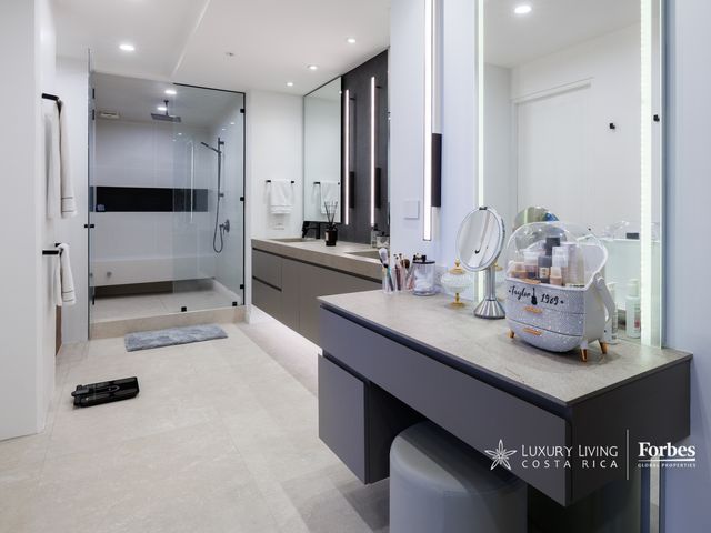 21319 - Penthouse Dúplex, 4 dor. y Vistas Panorámicas, Avenida Escazú — photo 15 of 18