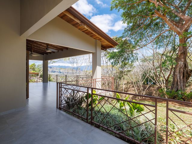 21333 - Contemporary Valley View One-Story House with Large Terrace — photo 10 of 21