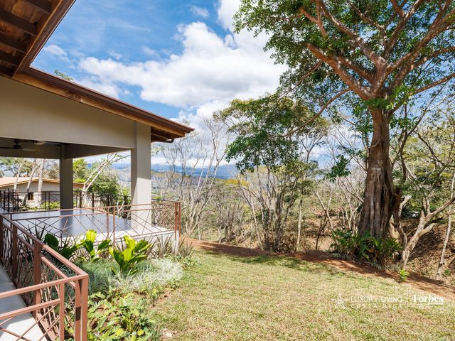 21333 - Contemporary Valley View One-Story House with Large Terrace — photo 9 of 21