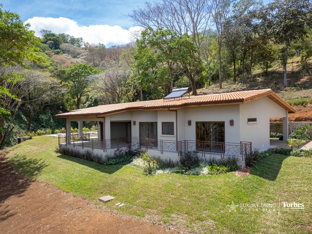 21333 - Contemporary Valley View One-Story House with Large Terrace — photo 4 of 21