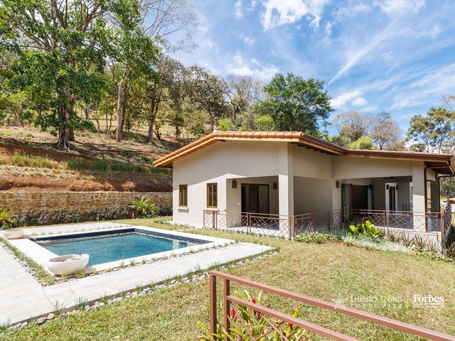 21333 - Contemporary Valley View One-Story House with Large Terrace — photo 21 of 21