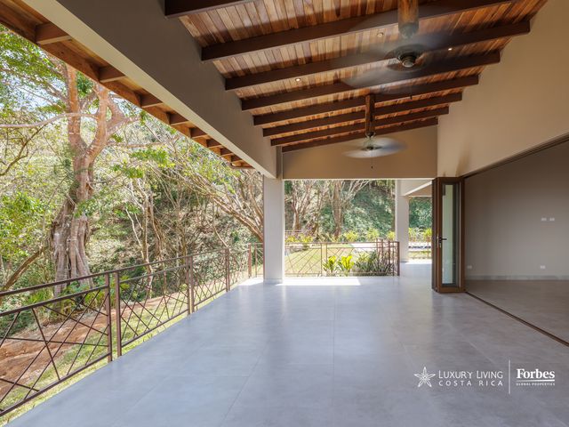 21333 - Contemporary Valley View One-Story House with Large Terrace — photo 13 of 21