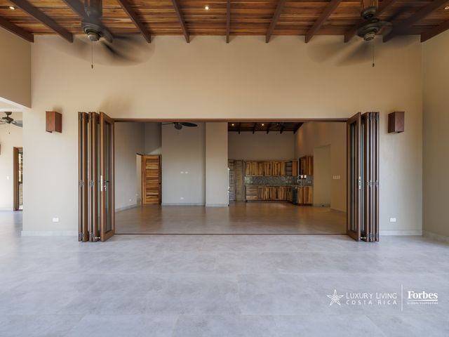 21333 - Contemporary Valley View One-Story House with Large Terrace — photo 11 of 21