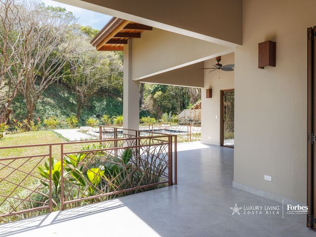 21333 - Contemporary Valley View One-Story House with Large Terrace — photo 14 of 21