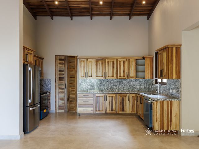 21333 - Contemporary Valley View One-Story House with Large Terrace — photo 20 of 21