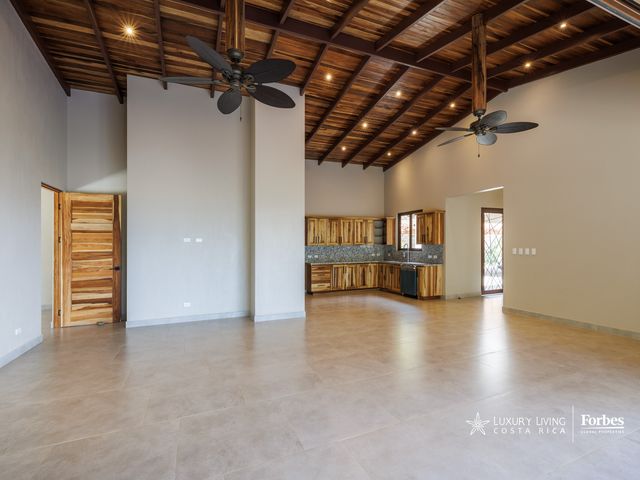 21333 - Contemporary Valley View One-Story House with Large Terrace — photo 19 of 21