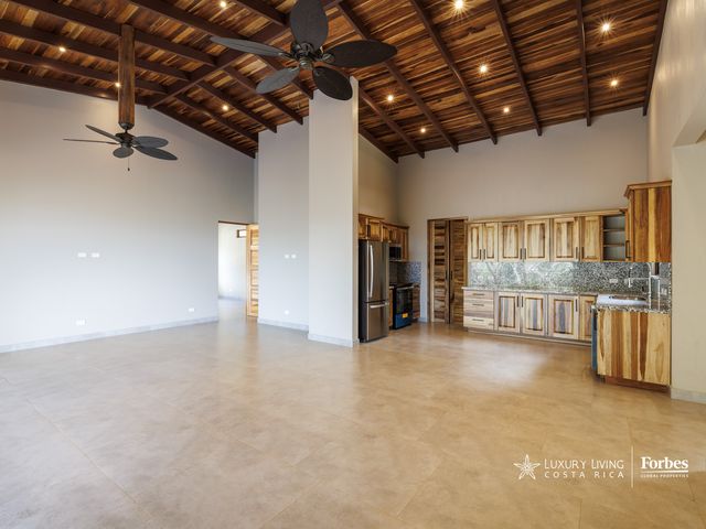 21333 - Contemporary Valley View One-Story House with Large Terrace — photo 17 of 21