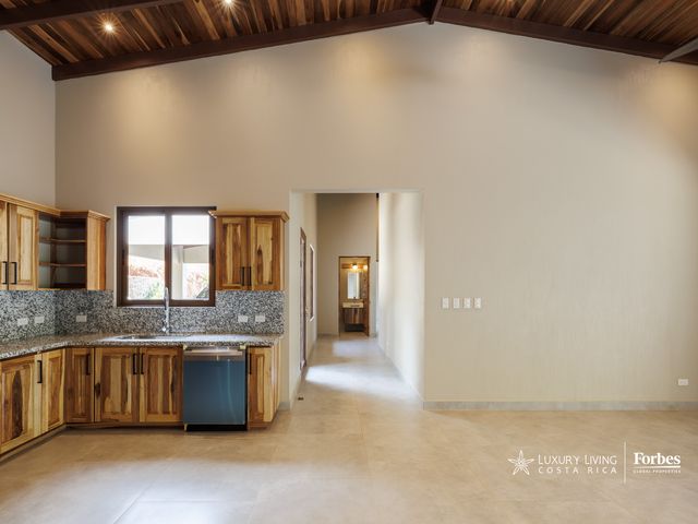 21333 - Contemporary Valley View One-Story House with Large Terrace — photo 18 of 21
