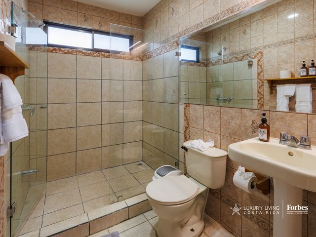 21348 - Casa Arenas Retreat, Playa Potrero, Guanacaste — photo 11 of 17