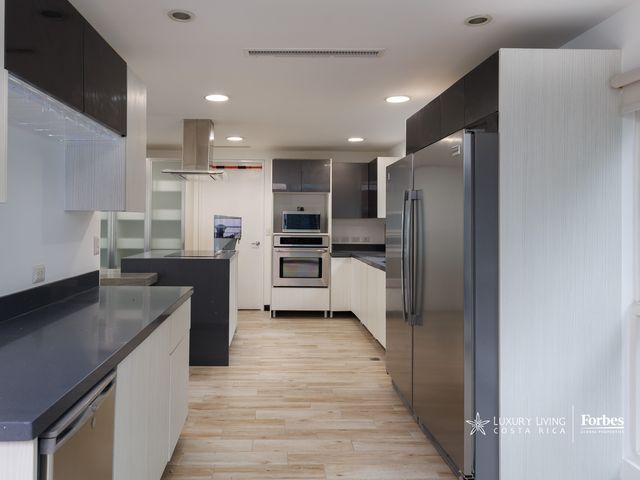 21351 - Spacious Penthouse with excellent location and panoramic views — photo 7 of 20