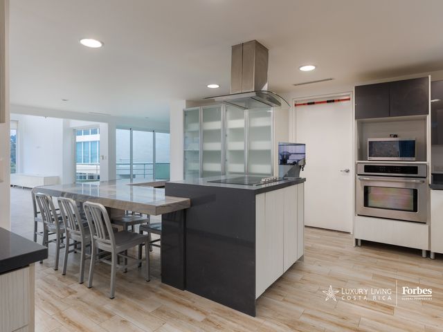 21351 - Spacious Penthouse with excellent location and panoramic views — photo 10 of 20