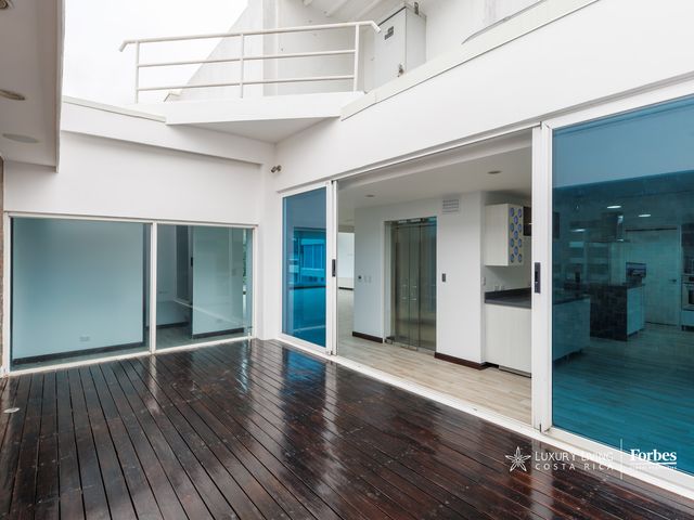21351 - Spacious Penthouse with excellent location and panoramic views — photo 9 of 20