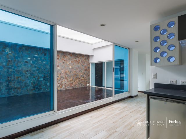 21351 - Spacious Penthouse with excellent location and panoramic views — photo 8 of 20