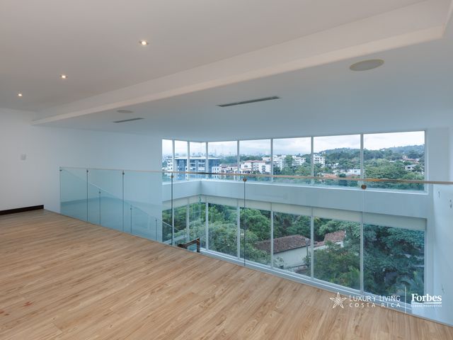 21351 - Spacious Penthouse with excellent location and panoramic views — photo 6 of 20