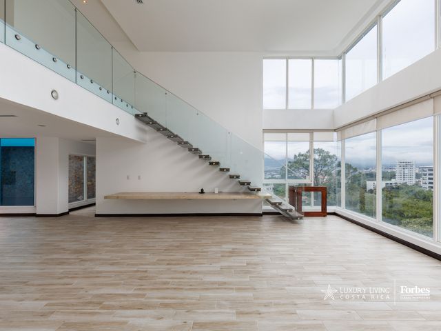 21351 - Spacious Penthouse with excellent location and panoramic views — photo 14 of 20