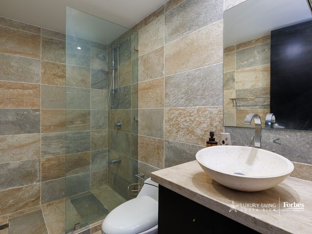 21351 - Spacious Penthouse with excellent location and panoramic views — photo 20 of 20
