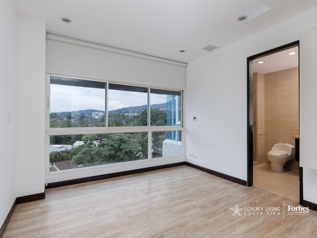 21351 - Spacious Penthouse with excellent location and panoramic views — photo 18 of 20