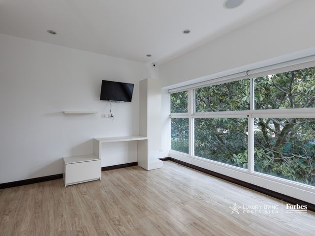 21351 - Spacious Penthouse with excellent location and panoramic views — photo 19 of 20