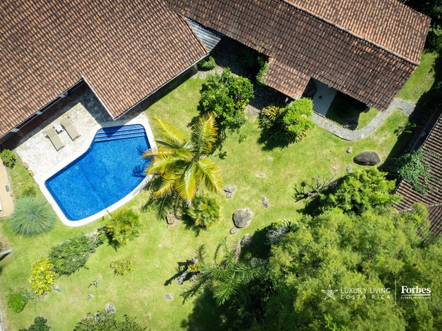 21219 - La Estancia de Maynard: Single-Level Home with Pool and 2 Guest Units — photo 4 of 12