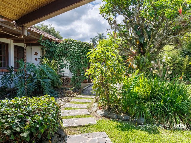 21219 - La Estancia de Maynard: Single-Level Home with Pool and 2 Guest Units — photo 10 of 12