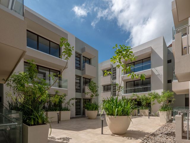 19153 - Luxury Boutique apartments in Santa Ana — photo 1 of 12