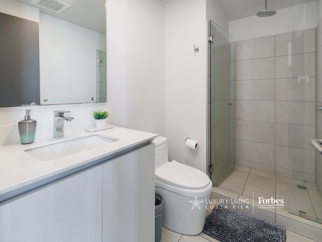 Bathroom — 21365 - Turn-key apartment at SCRET Sabana, 25th floor, Two bedrooms, photo 8 of 12