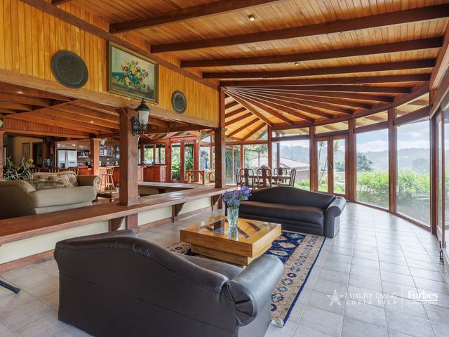 21368 - Spacious mountain home in Fraijanes with 5 bedrooms. — photo 1 of 21