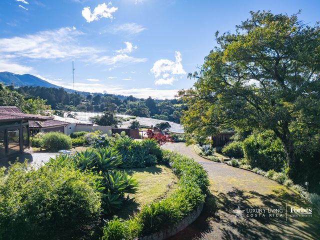 21368 - Spacious mountain home in Fraijanes with 5 bedrooms. — photo 10 of 21