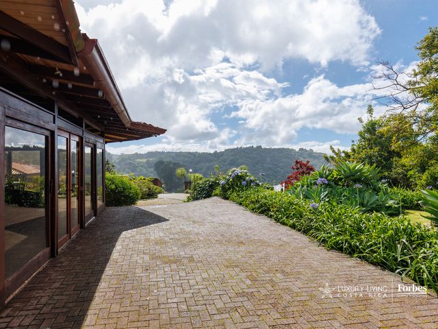 21368 - Spacious mountain home in Fraijanes with 5 bedrooms. — photo 11 of 21