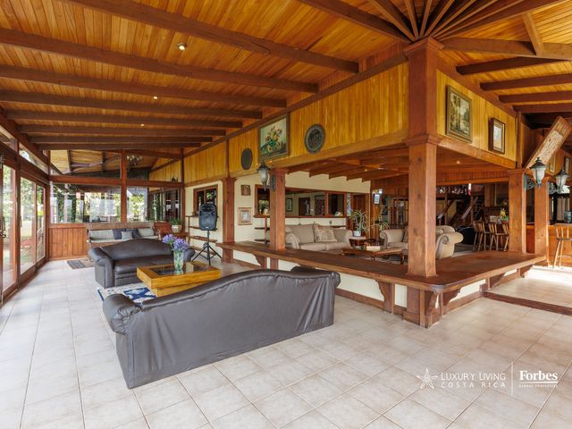 21368 - Spacious mountain home in Fraijanes with 5 bedrooms. — photo 2 of 21