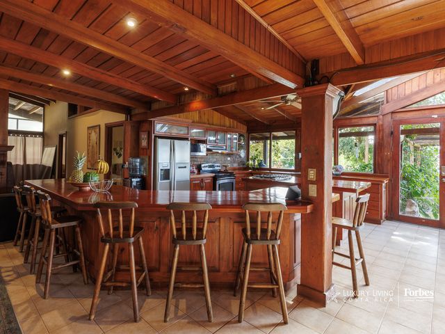 21368 - Spacious mountain home in Fraijanes with 5 bedrooms. — photo 12 of 21